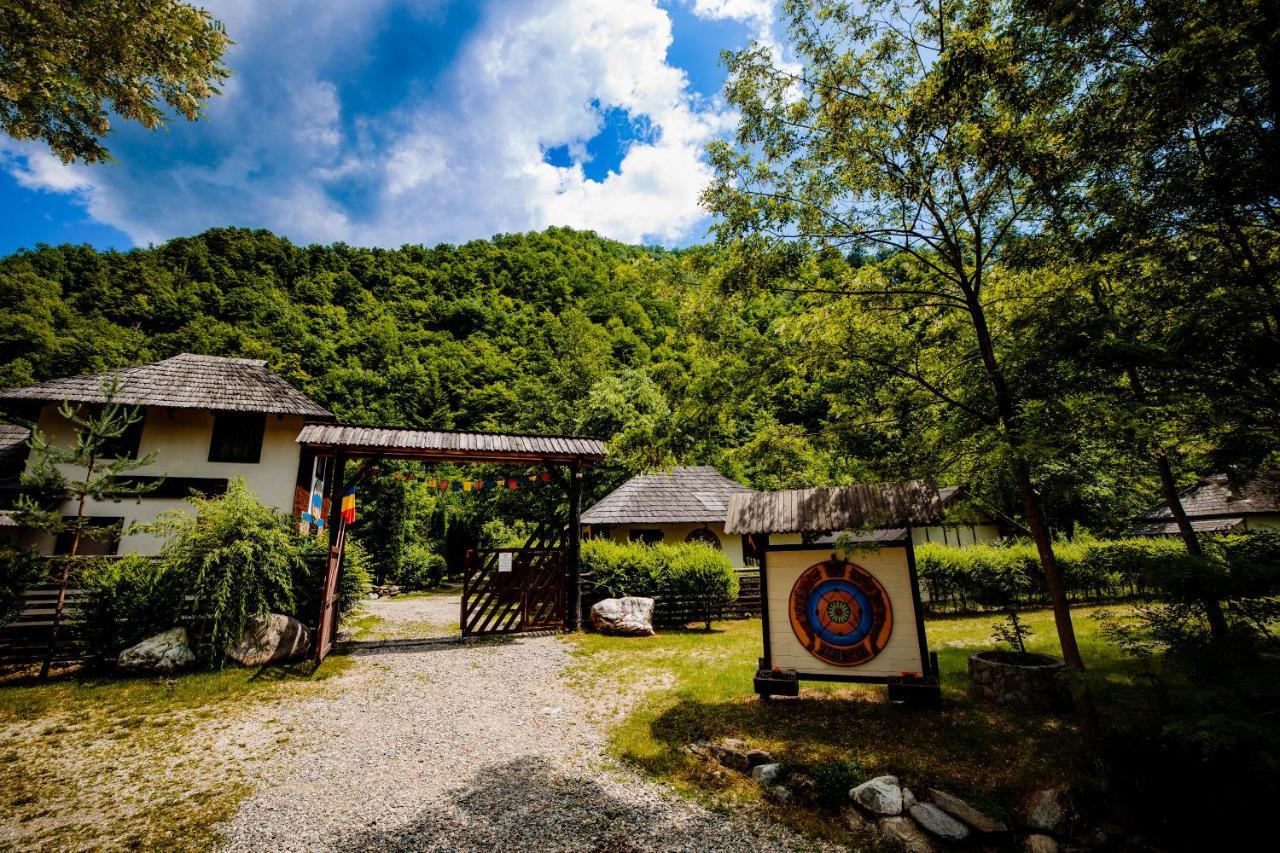 Fratii Jderi - Utopia Verde Brezoi Esterno foto