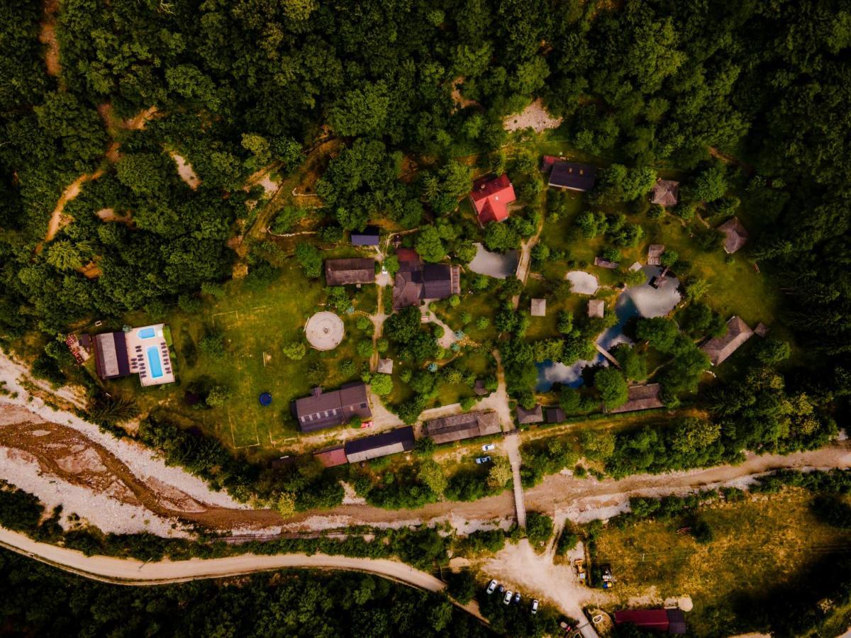 Fratii Jderi - Utopia Verde Brezoi Esterno foto