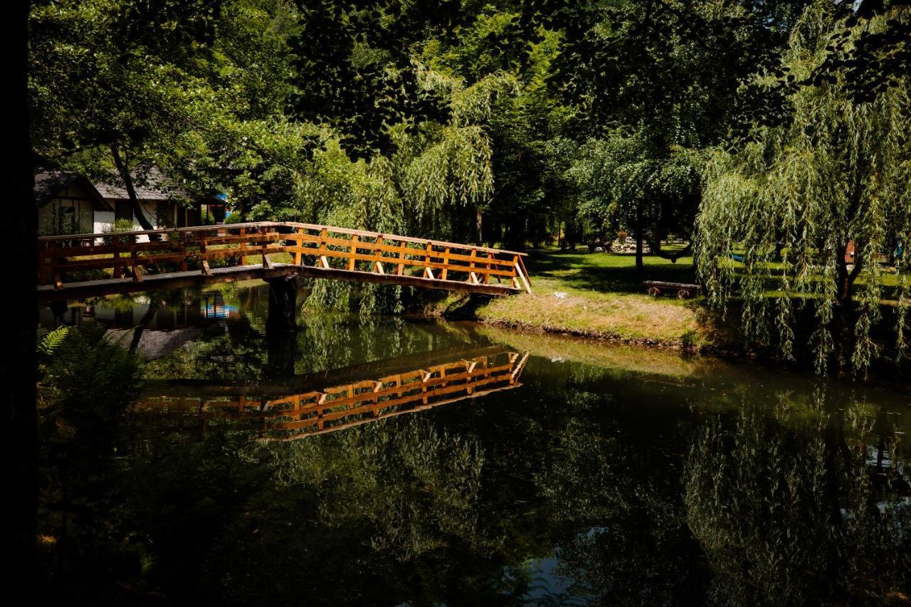 Fratii Jderi - Utopia Verde Brezoi Esterno foto