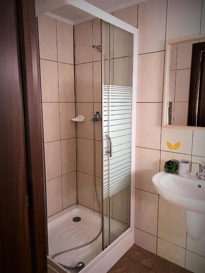 Fratii Jderi - Utopia Verde Brezoi Esterno foto